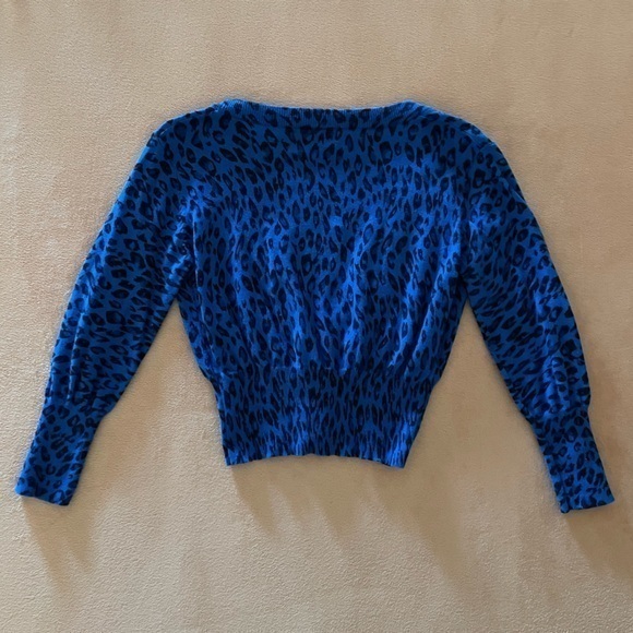 Blue Knit Cropped | size (junior)M? | animal print - Picture 2 of 7